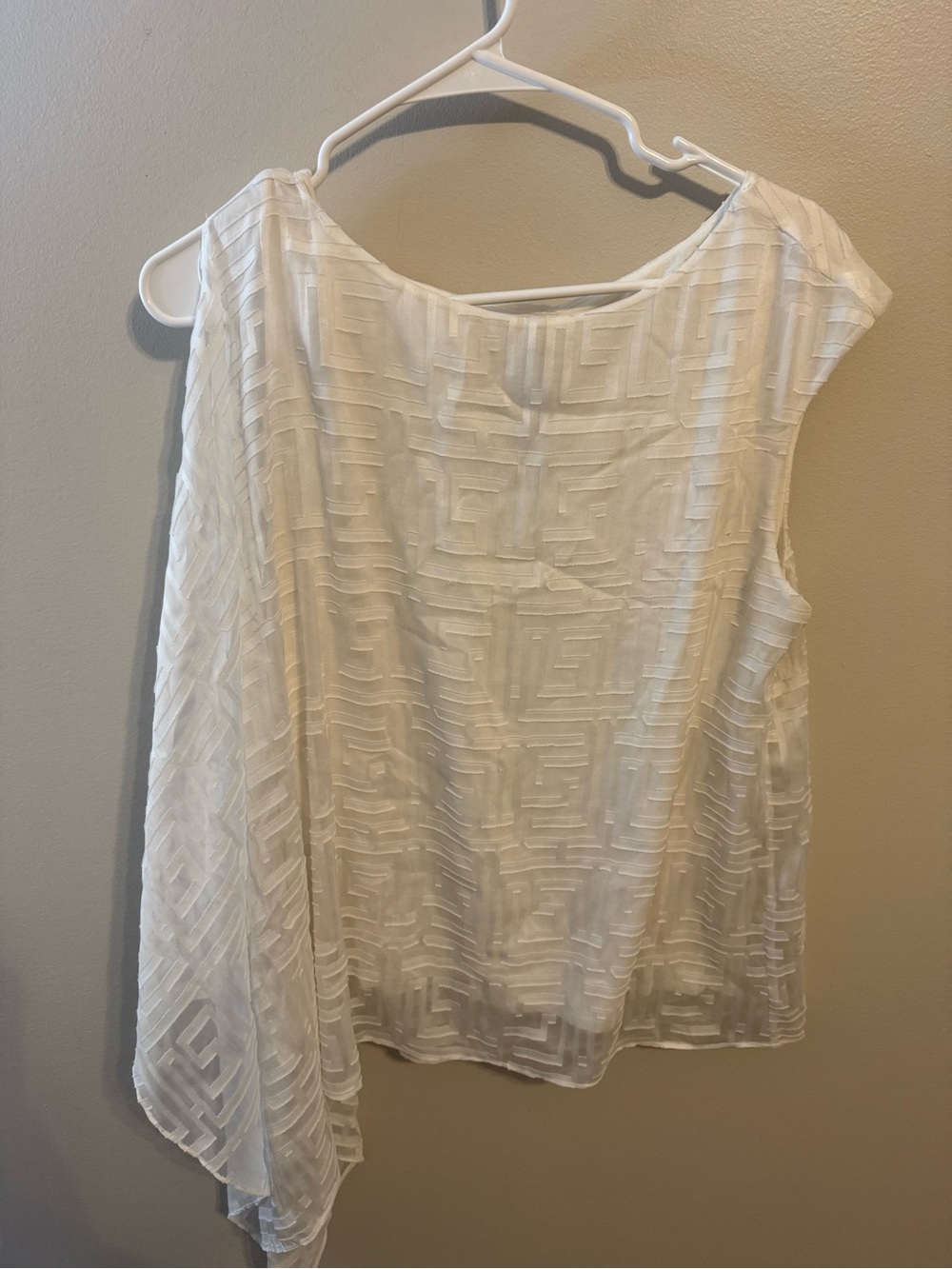 Women’s White Textured Asymmetric Sleeveless Top